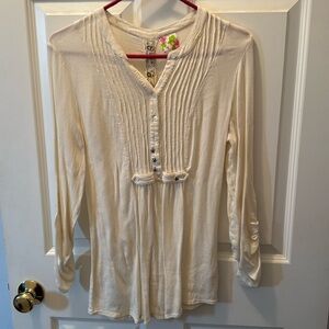 Women "Free People" ivory long sleeve shirt; snaps in back; size XS